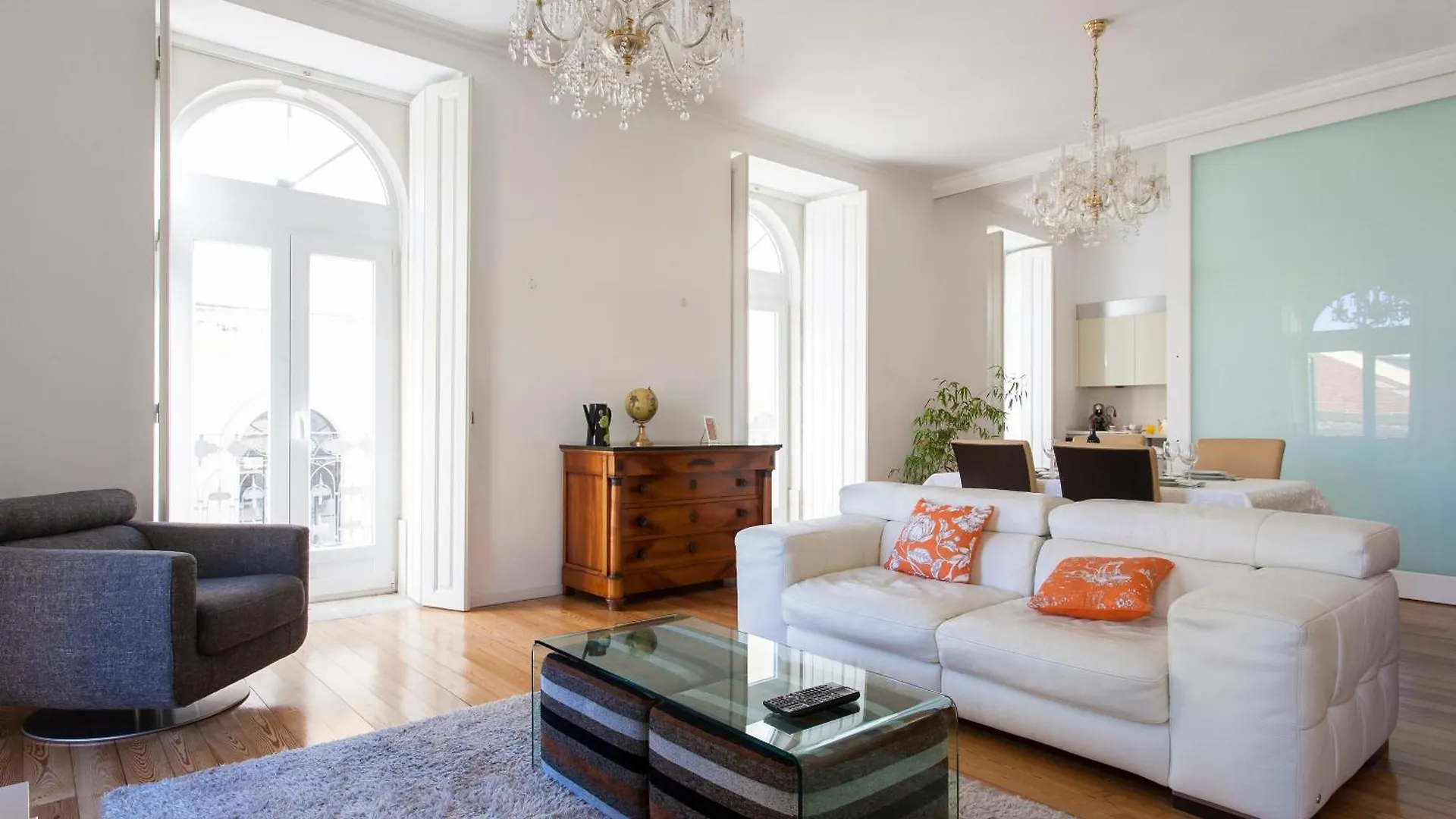 Joivy Stunning Design Apartments In Chiado Lizbona