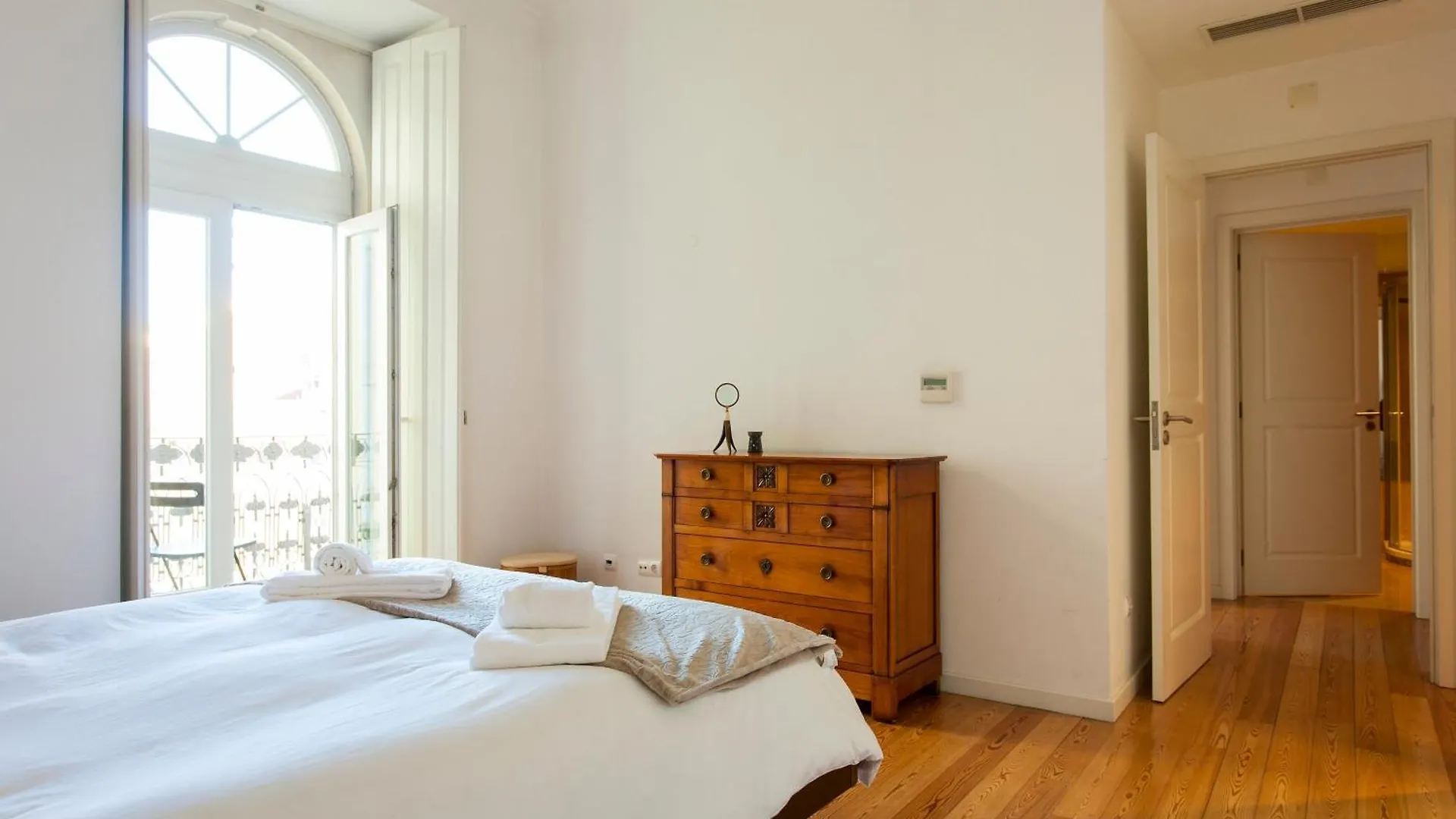 Joivy Stunning Design Apartments In Chiado Lisbon