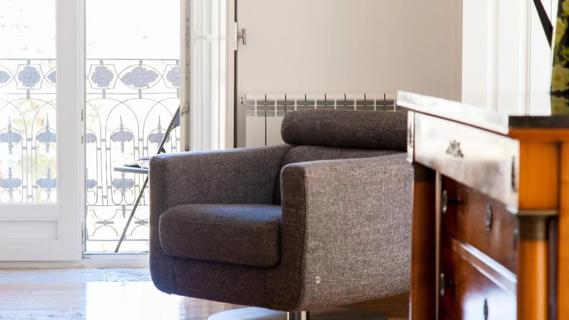 Joivy Stunning Design Apartments In Chiado Lisbon