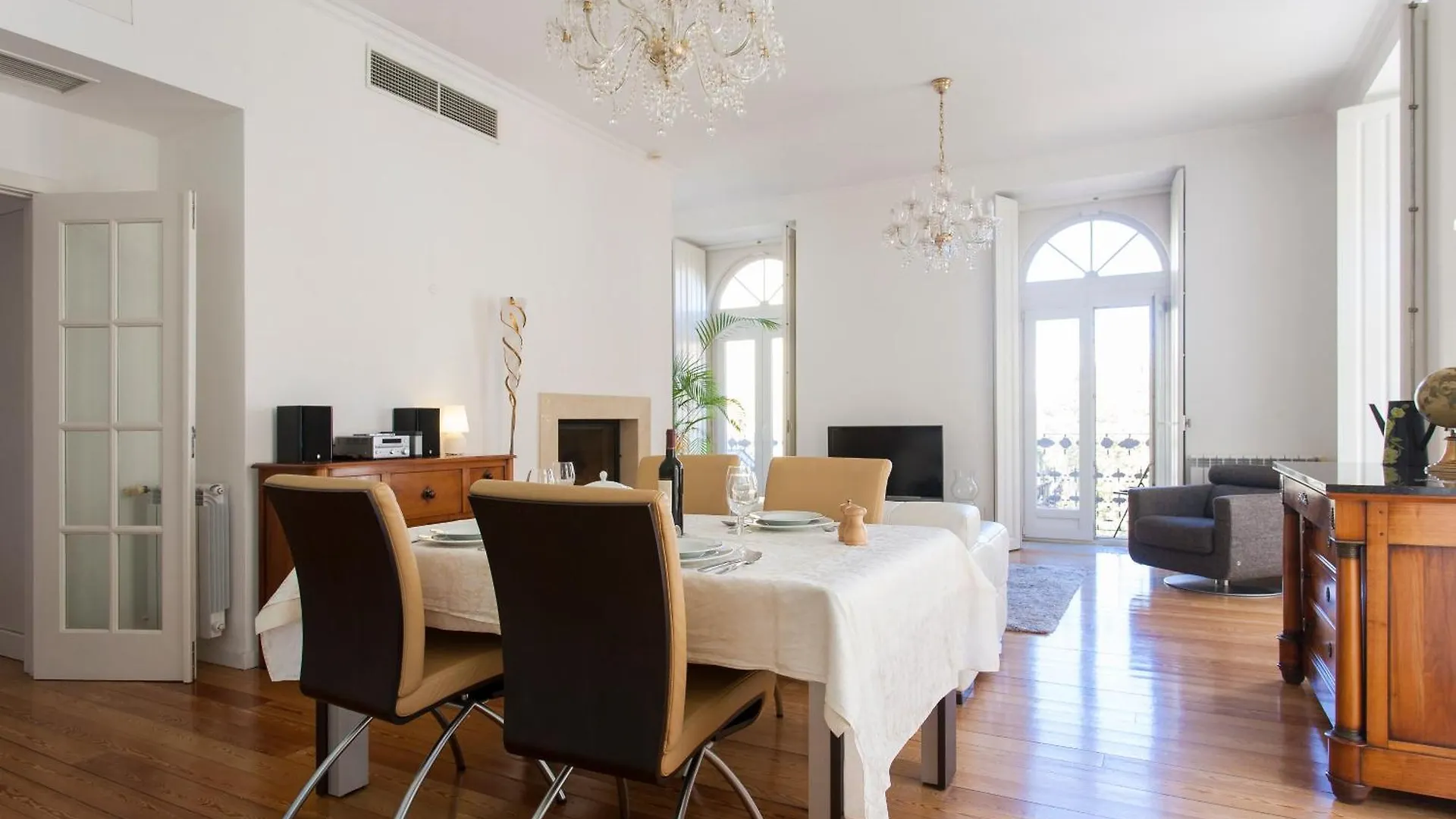 Joivy Stunning Design Apartments In Chiado Lisbon