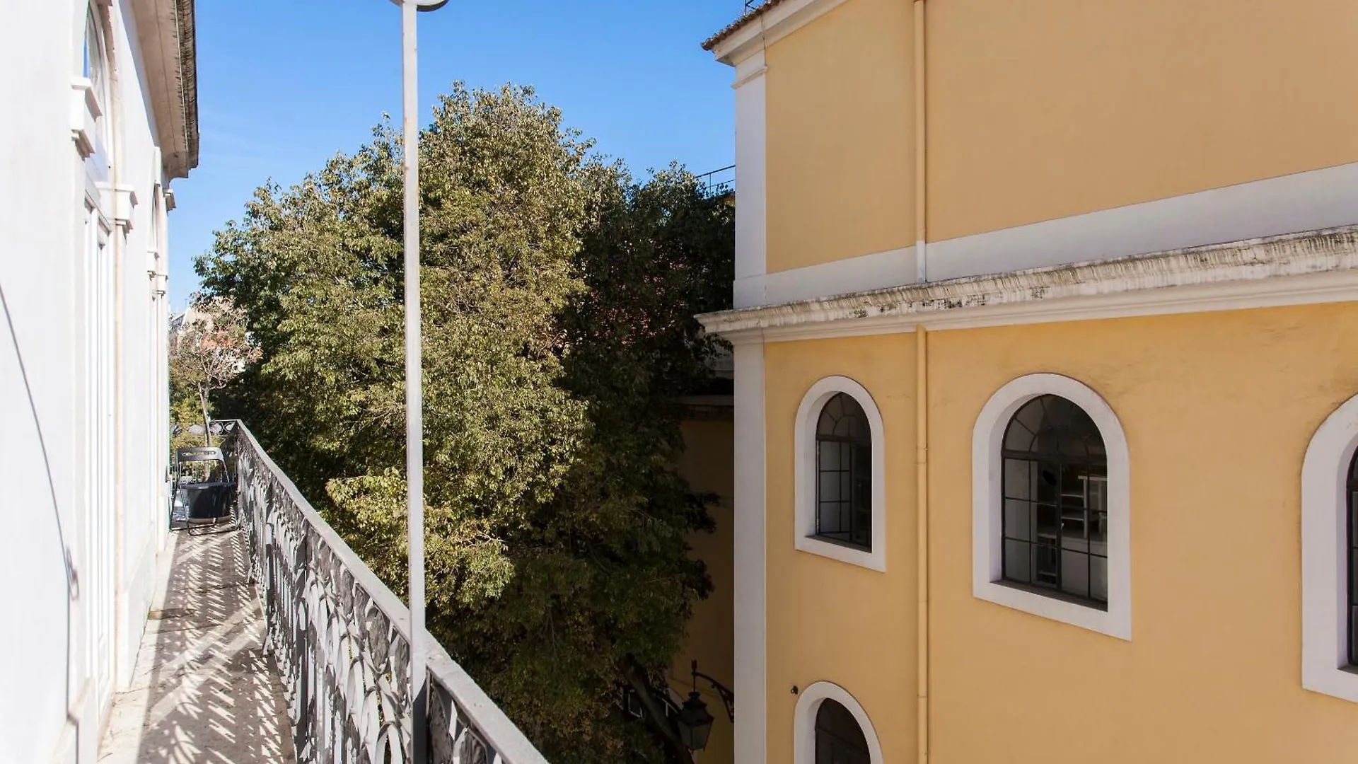 Joivy Stunning Design Apartments In Chiado Lisbon
