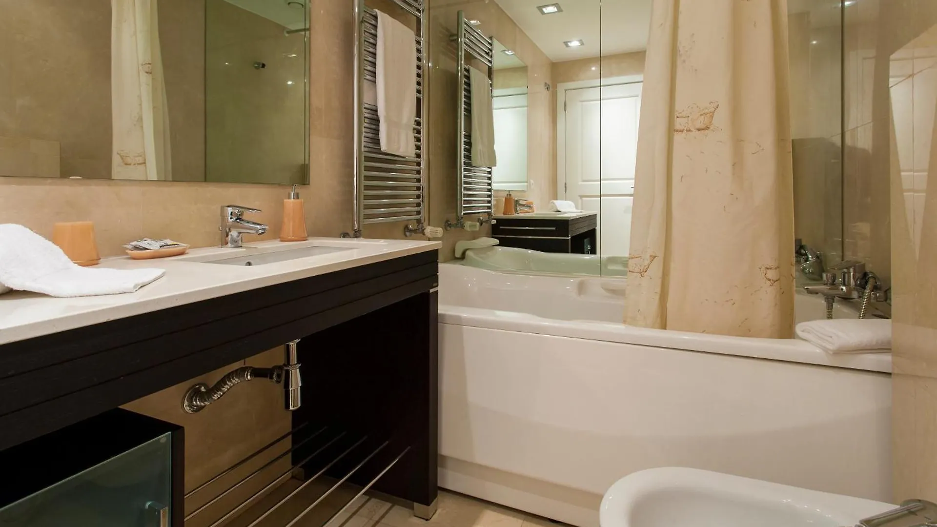 Joivy Stunning Design Apartments In Chiado Lisboa
